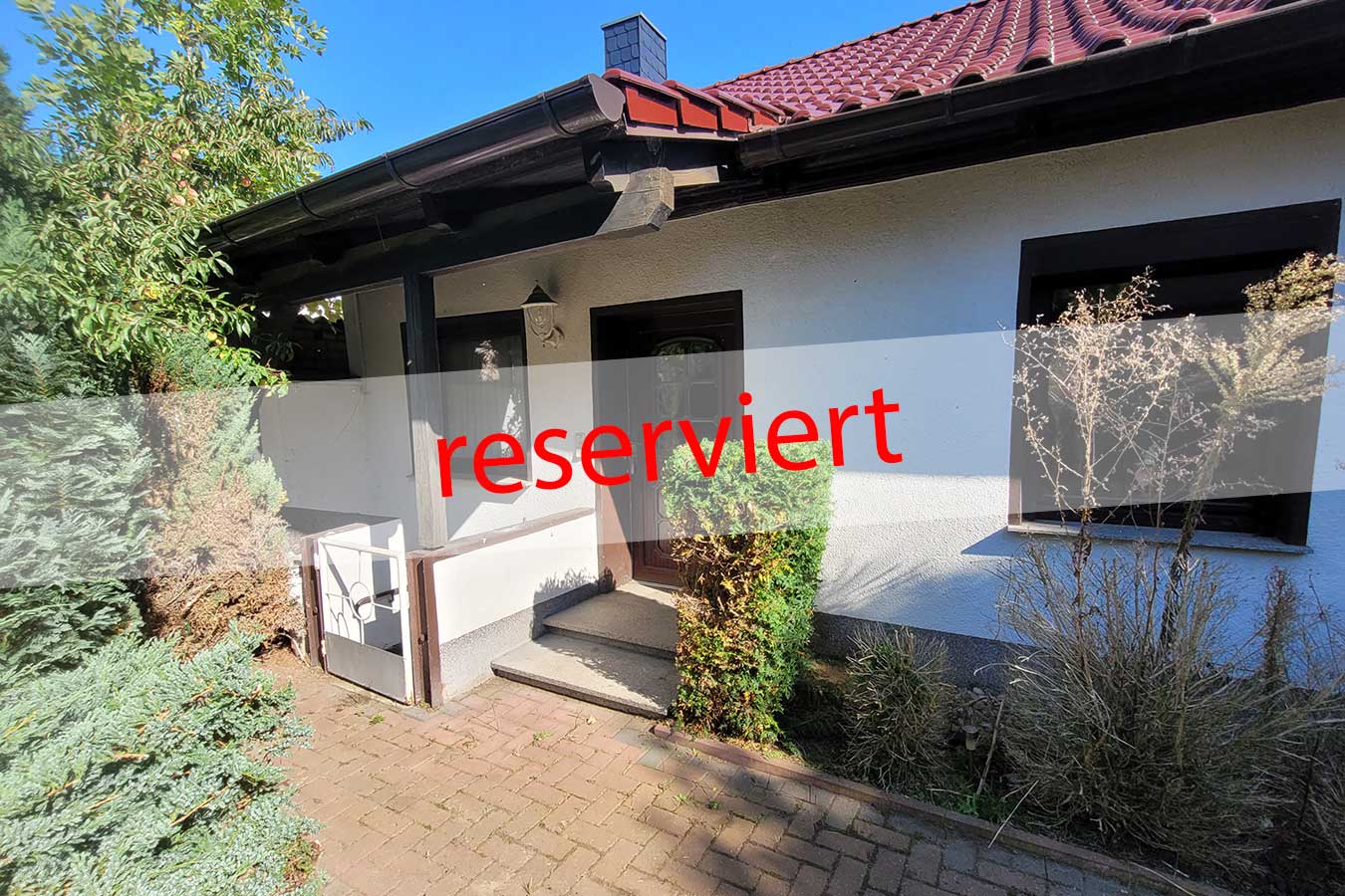 Solide Doppelhaushälfte plus Garten, in Genschmar zu verkaufen